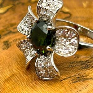 Unique Green Crystal Flower Sterling 925 Size 8 Boho Whimsical Sparkly Cocktail